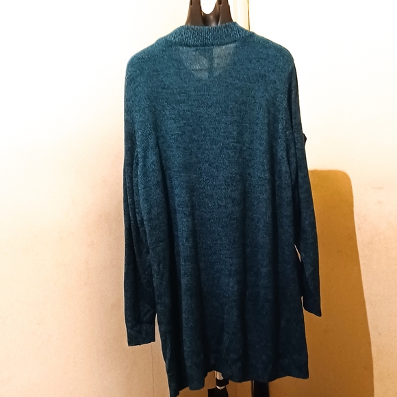 CW Classics Women Long Sweater - Picture 4 of 8